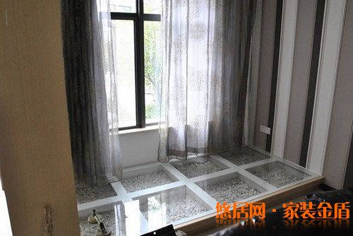 家居裝飾怎么巧妙運(yùn)用玻璃來(lái)裝飾？