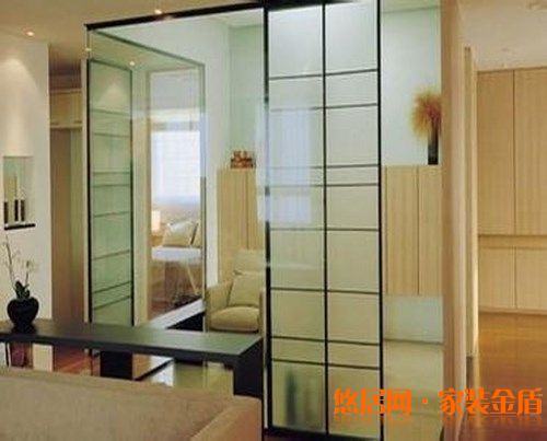 家居裝飾怎么巧妙運(yùn)用玻璃來(lái)裝飾？