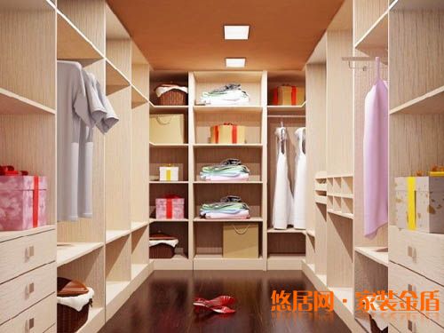 家庭衣帽間應(yīng)怎么裝修