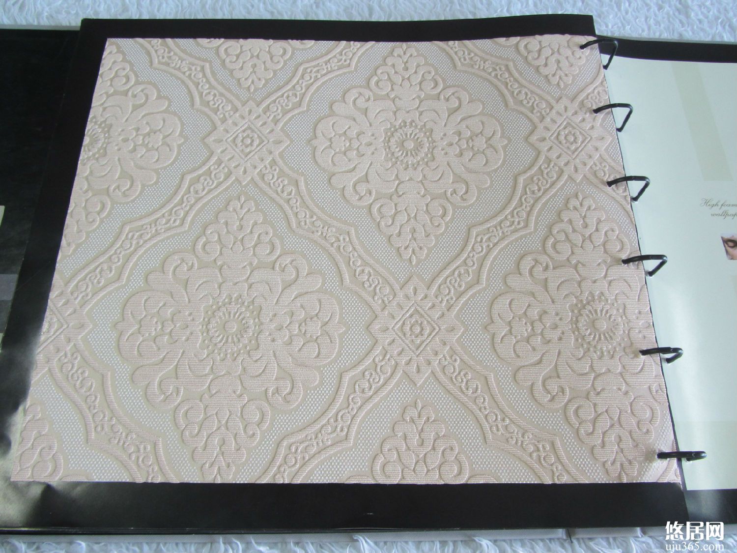 普通墻紙和發(fā)泡墻紙有哪些區(qū)別？